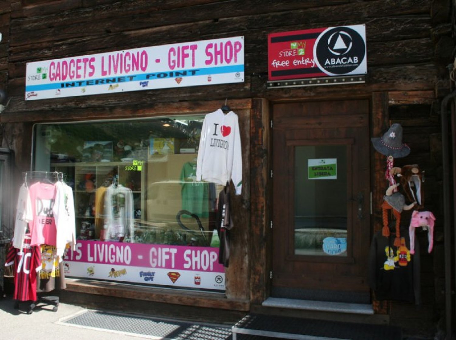 https://www.valtellinaok.com/Foto/Negozi/97/my store vetrina livigno.jpg